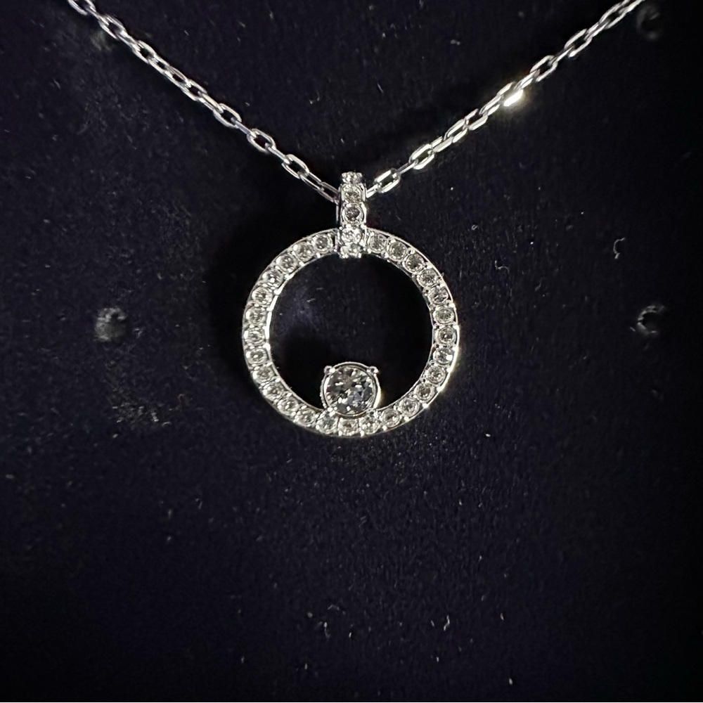 Silver Swarovski Necklace - Picture 4 of 4